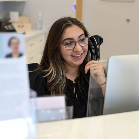 receptionist-answering-phone-square